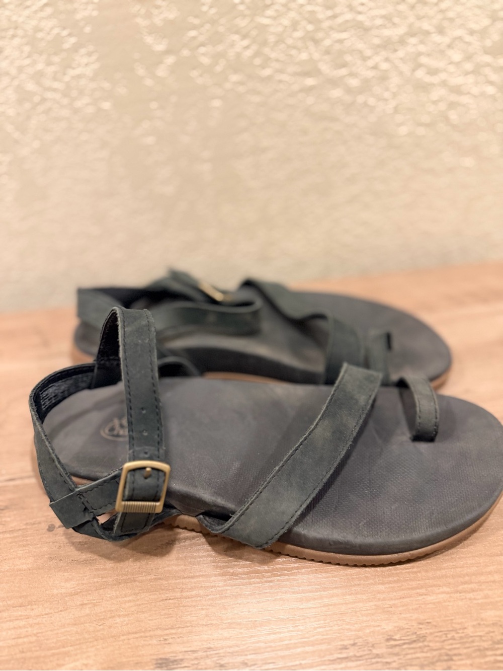 Chaco Tulip Black Strappy Toe-Loop Sandals with Buckle size 9 - Picture 4 of 6